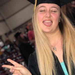 Meet your Posher, Kayla